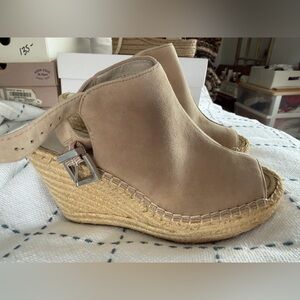 Kenneth Cole Beige Espadrille Wedges